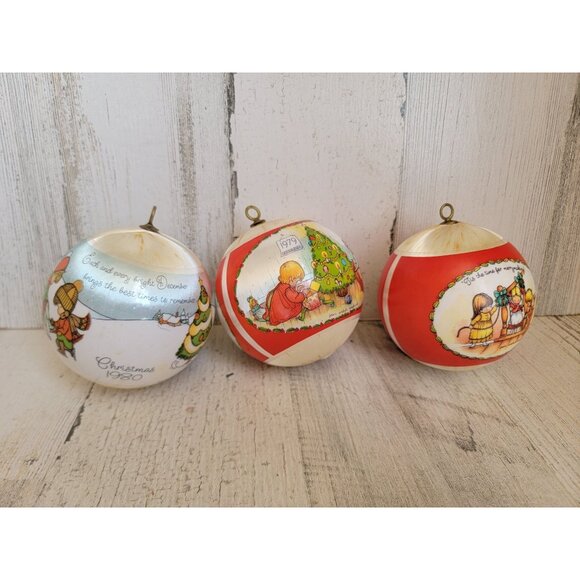 Vintage Hallmark satin Ball Xmas scenic ornament set - Picture 1 of 8